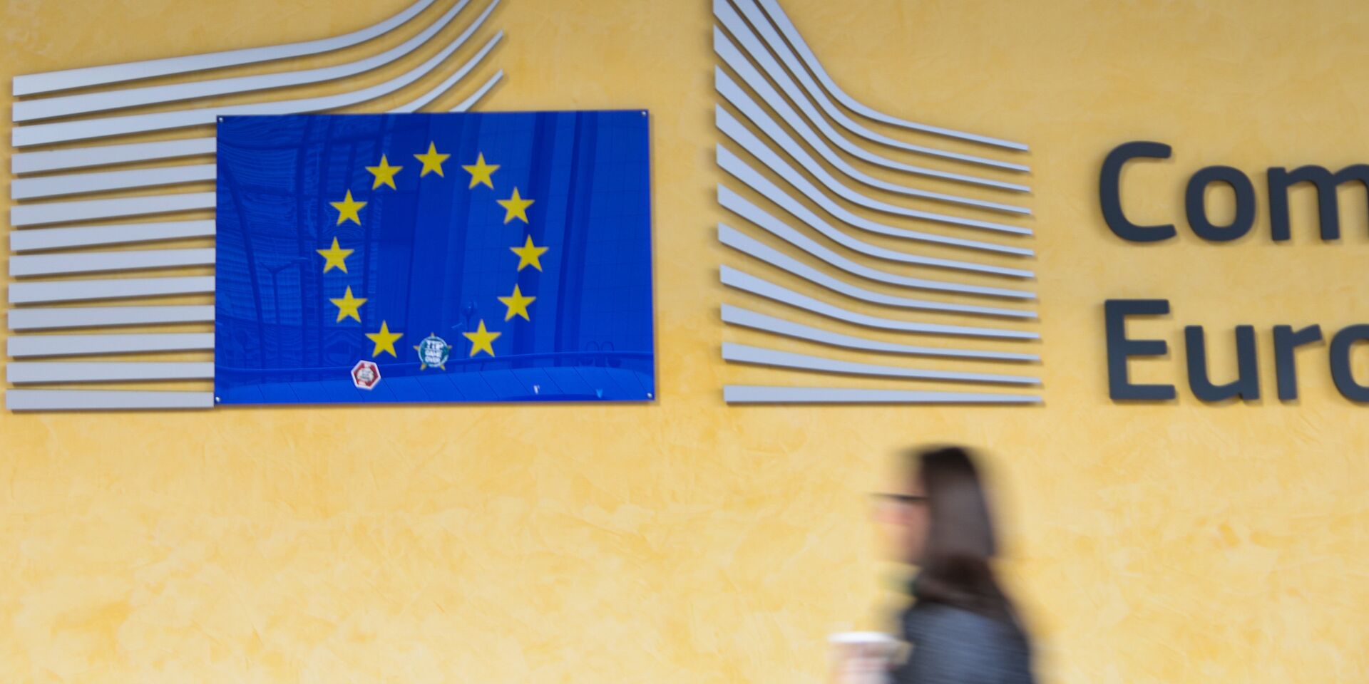 Логотип Евросоюза на здании штаб-квартиры Европейского парламента в Брюсселе - ИноСМИ, 1920, 07.11.2022