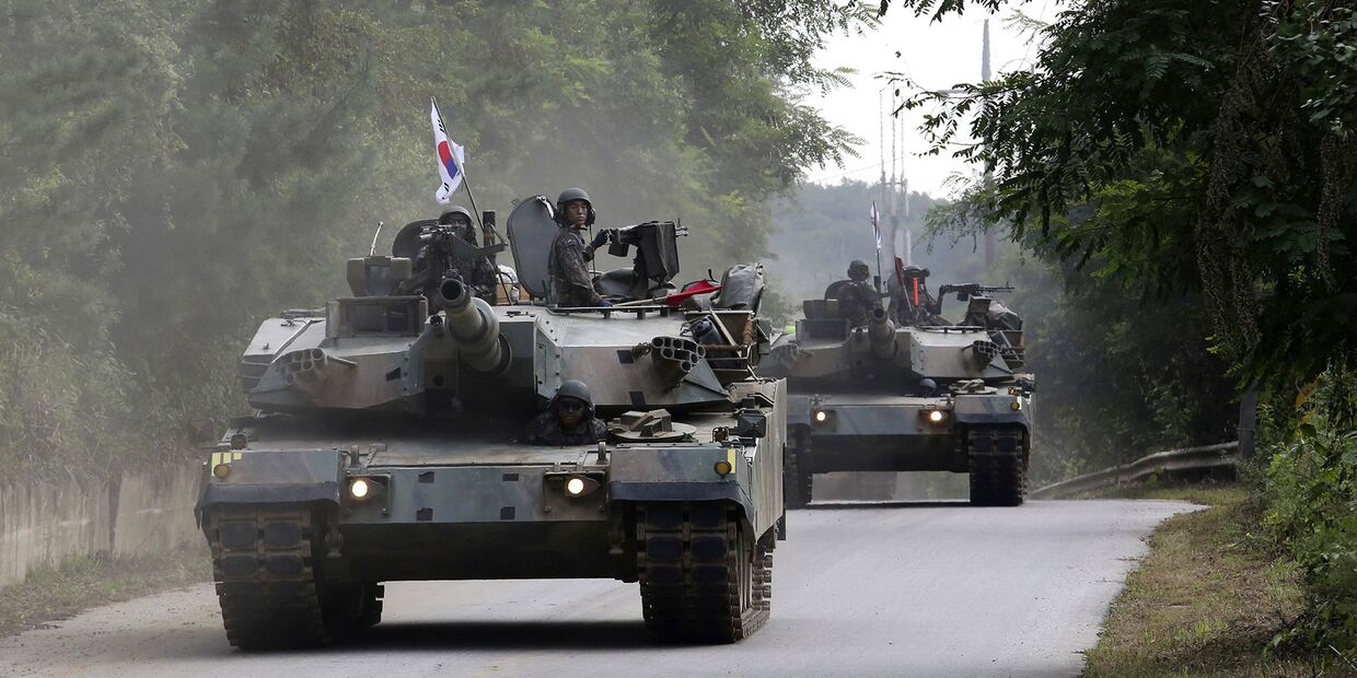Южнокорейский танк K-1 во время военных учений в Паджу, Южная Корея