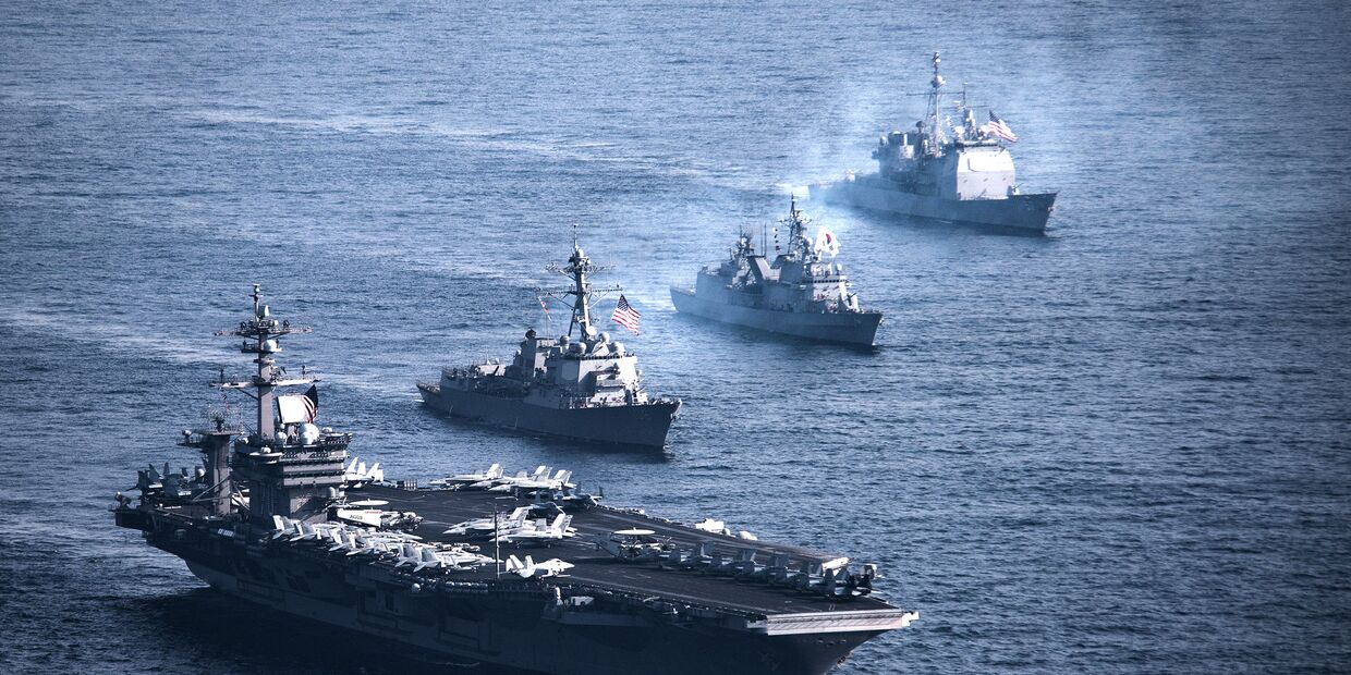 Американские и южнокорейские корабли на военных учениях