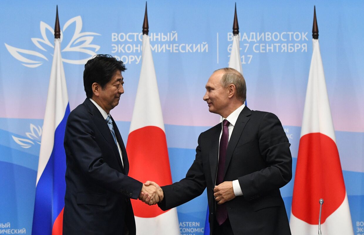 Президент РФ Владимир Путин и премьер-министр Японии Синдзо Абэ