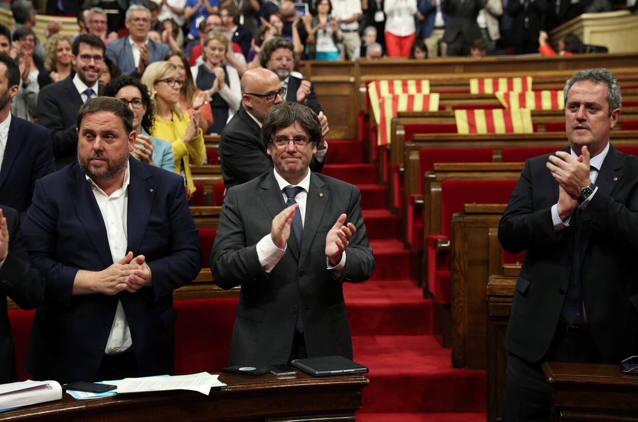 Премьер-министр Каталонии Карлес Пучдемонт после голосования о референдуме о независимости Каталонии 1 октября в парламенте