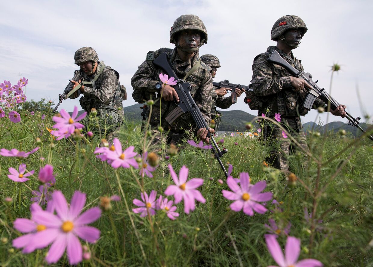 Южнокорейские морские пехотинцы во время военных учений