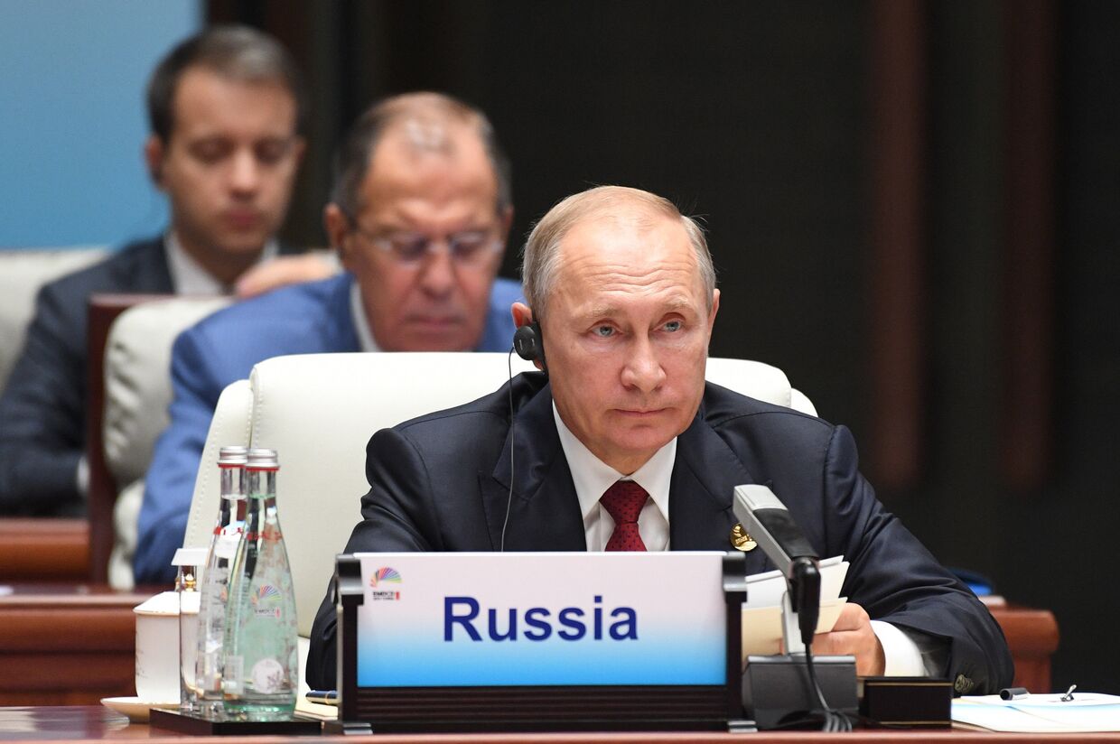 Президент РФ Владимир Путин во время встречи лидеров БРИКС с главами приглашенных государств. 5 сентября 2017