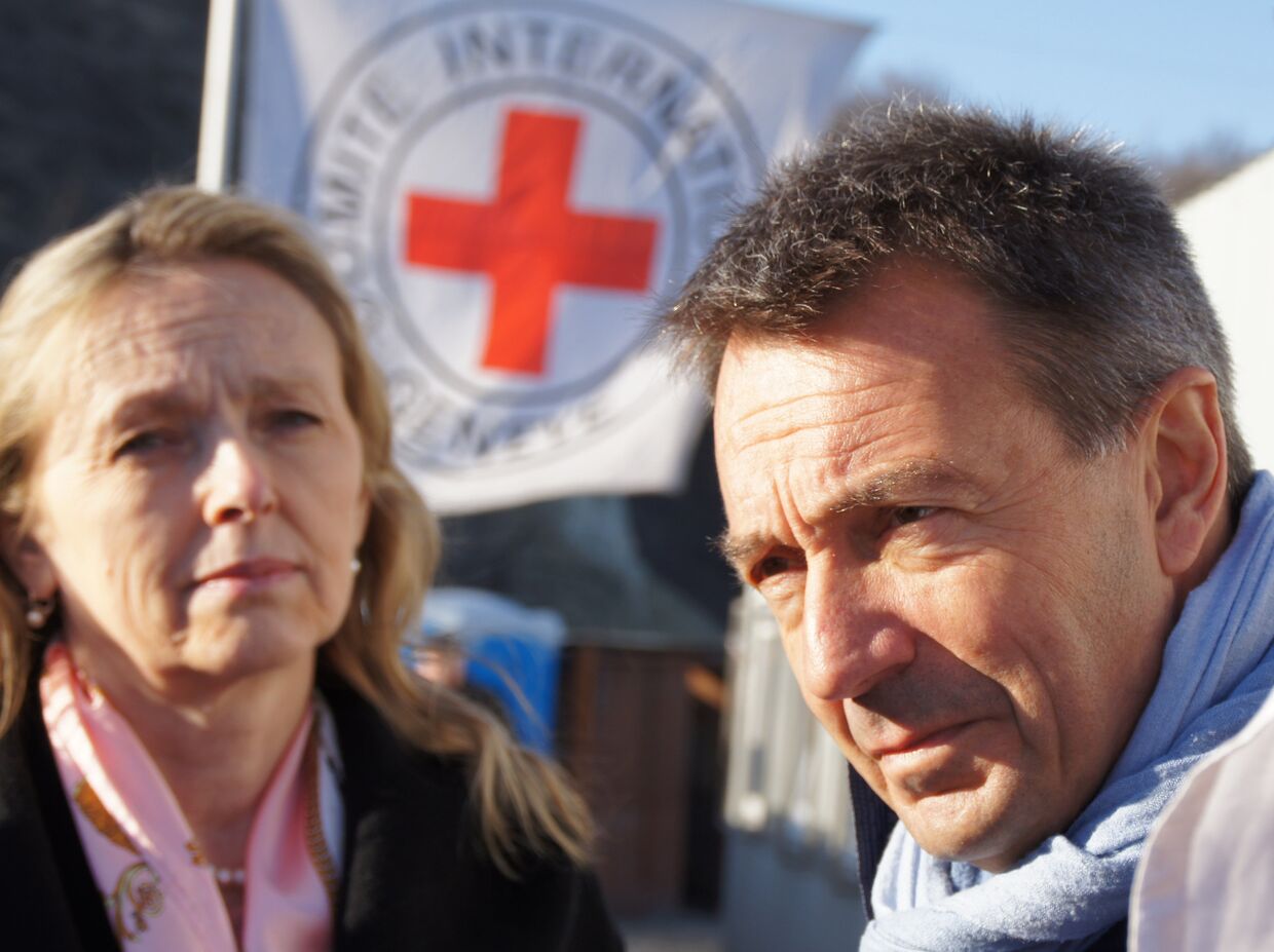 Президент Международного комитета Красного Креста Петер Маурер посетил станицу Луганская (ЛНР) в марте 2017 года и охарактеризовал ситуацию на Донбассе как сложную