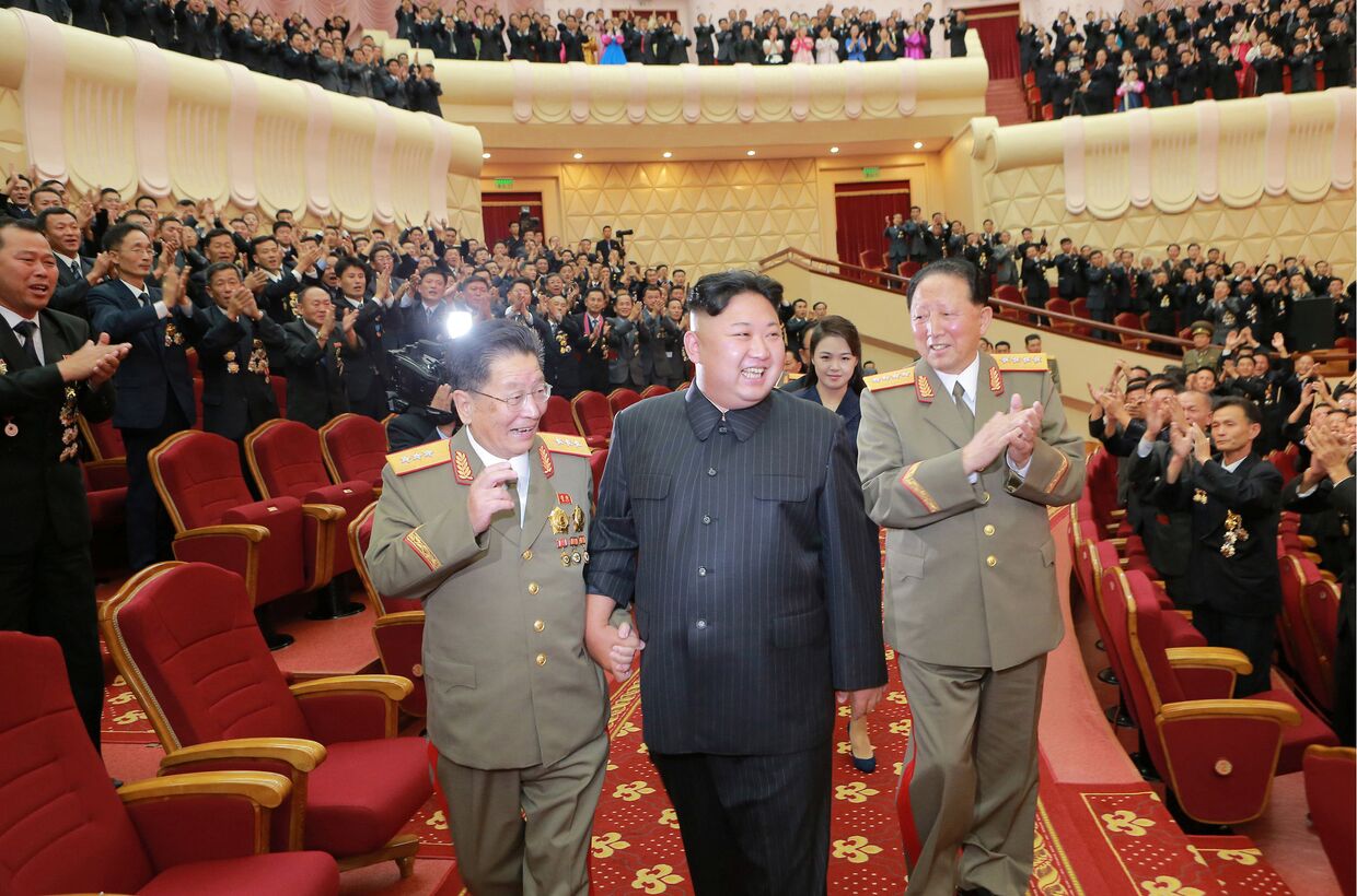 Северокорейский лидер Ким Чен Ын на празднике, посвященном физикам-ядерщикам