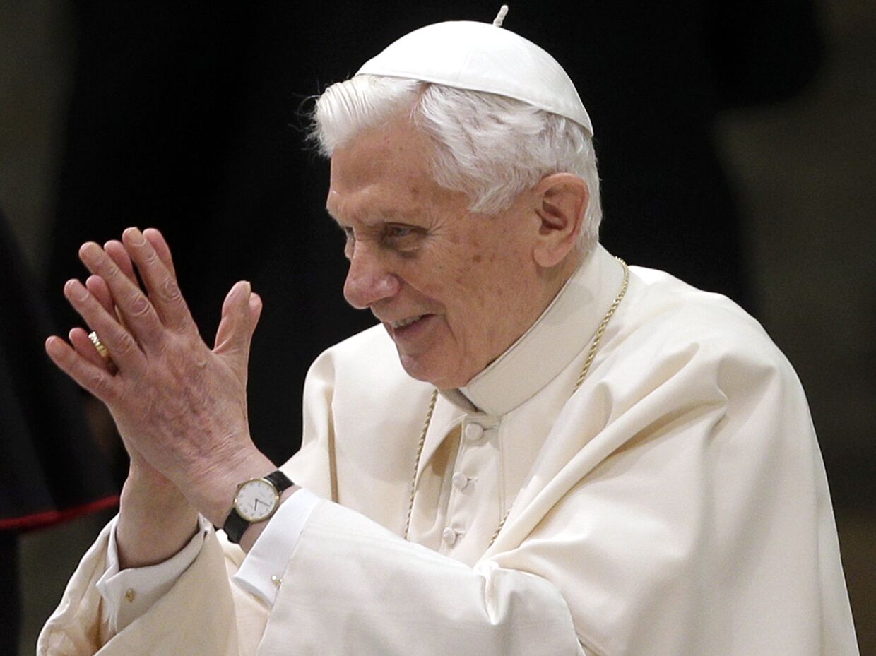 Папа римский Бенедикт XVI в Ватикане