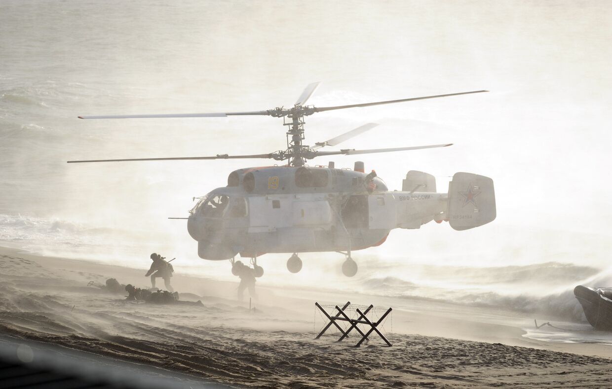 Вертолет во время российско-белорусских учений Запад-2013