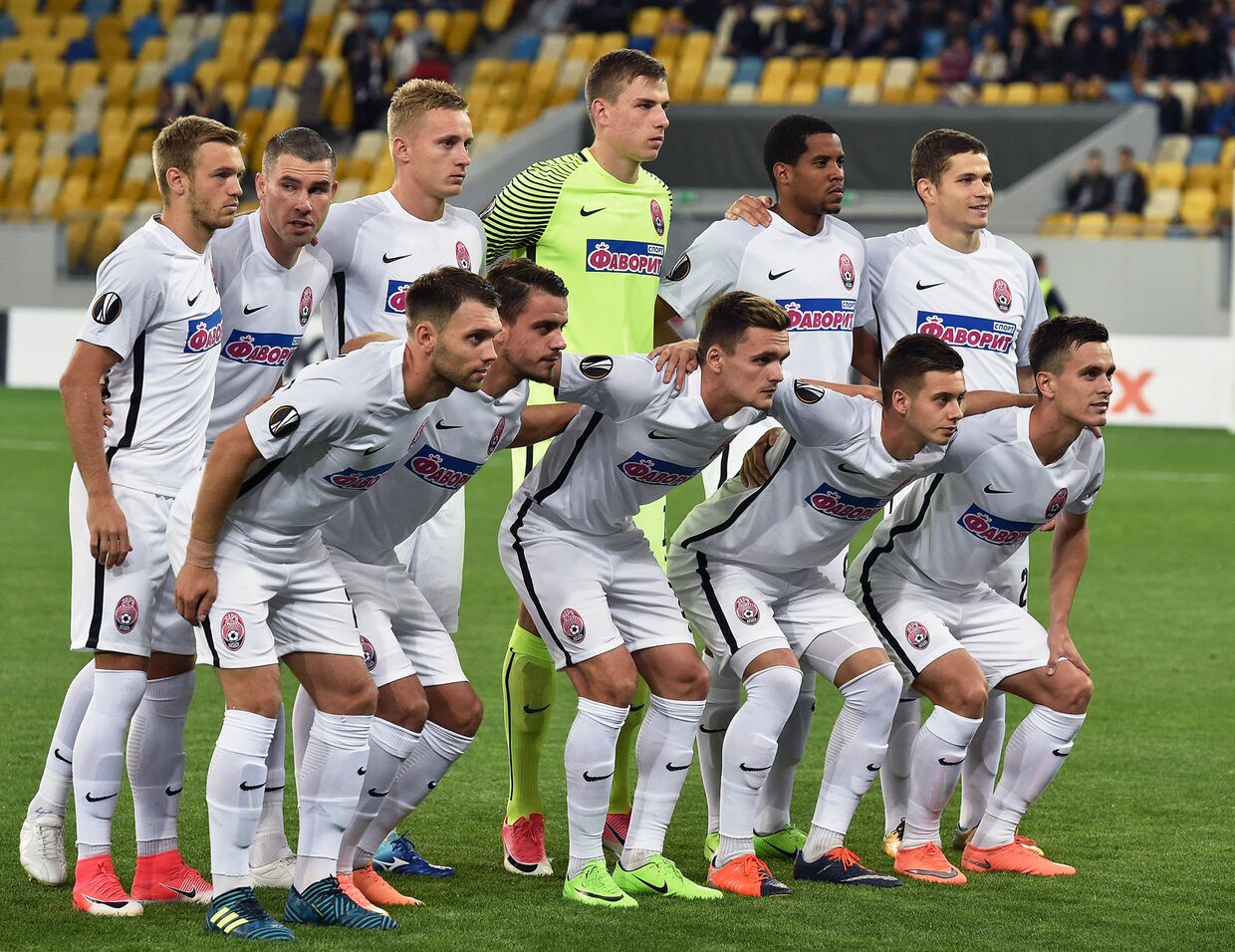 Игроки ФК «Заря» перед футбольным матчем Лиги Европы с «Эстерсундом» во Львове