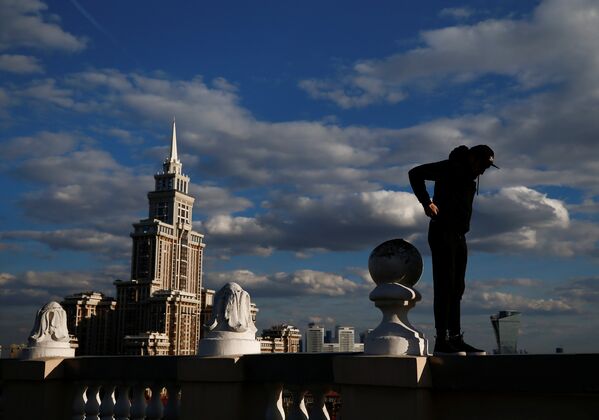 Исследователи московских крыш бросают вызов смерти и гравитации