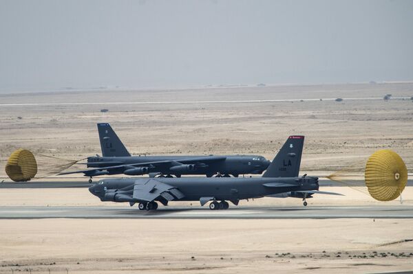 Американский стратегический бомбардировщик B-52 Стратофортресс на авиабазе Аль-Удейд в Катаре Американский стратегический бомбардировщик B-52 Стратофортресс на авиабазе Аль-Удейд в Катаре
