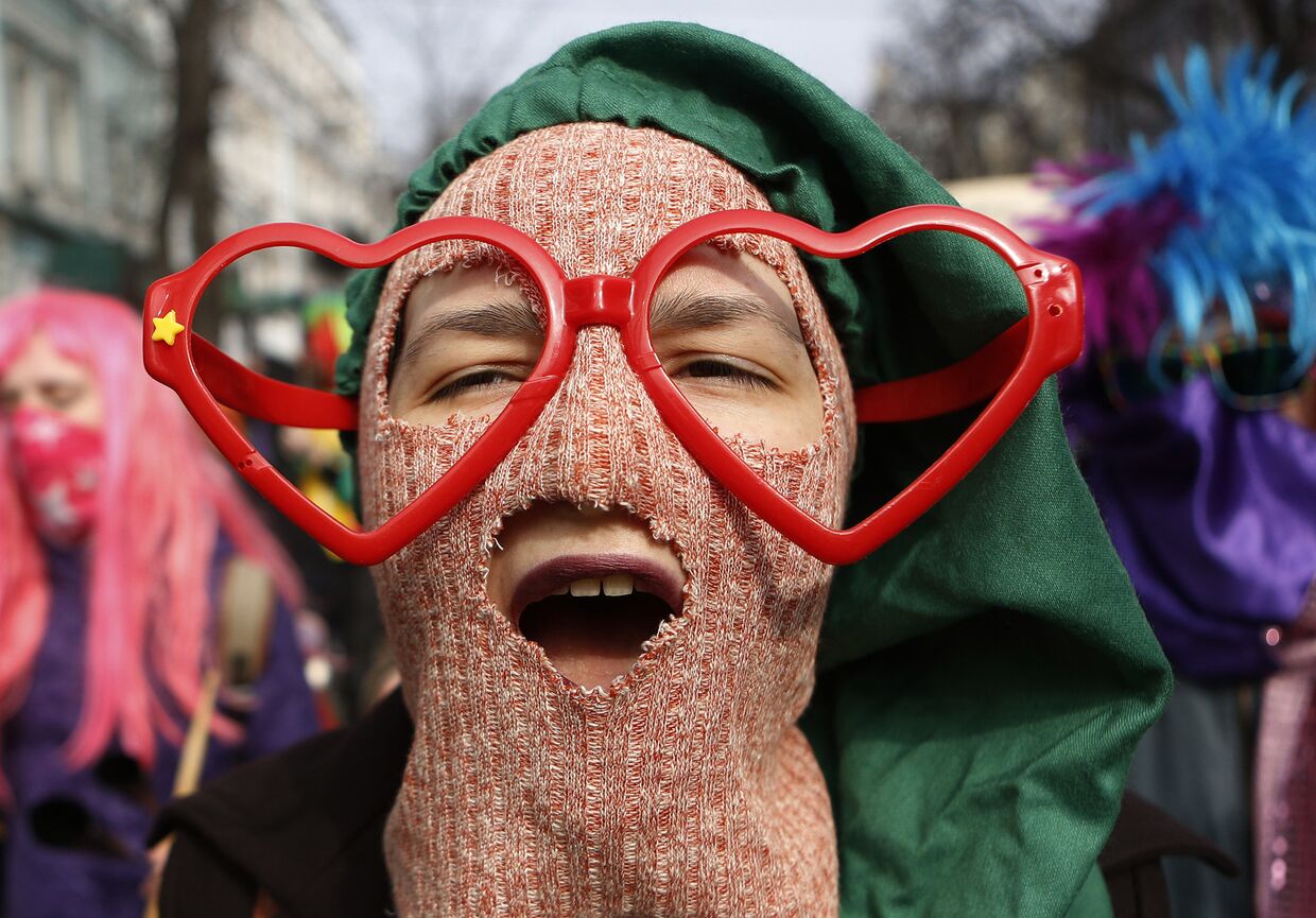 Украинская феминистка во время марша в честь 8 марта в Киеве