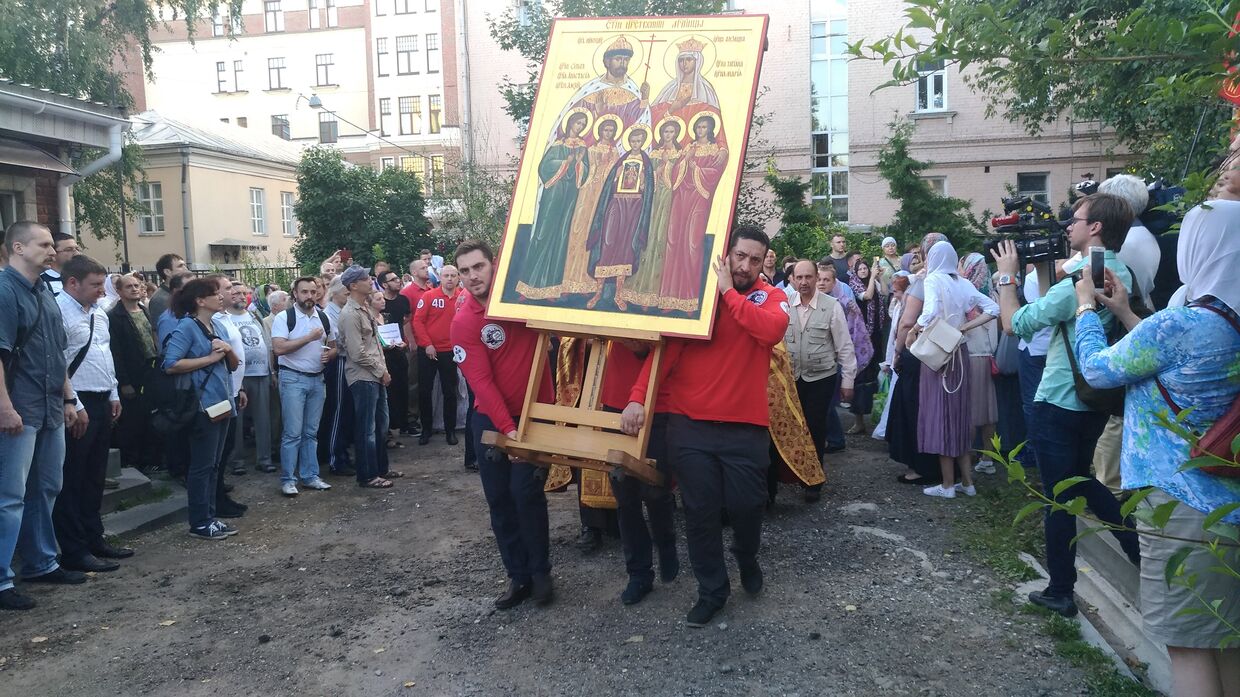 Крестный ход перед молитвенным стоянием против Матильды в Москве