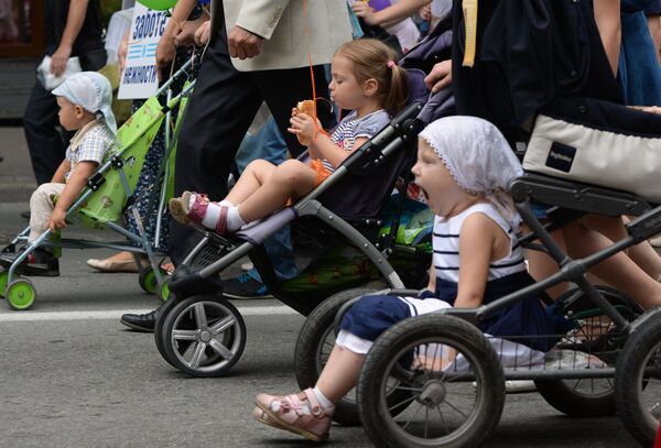 Дети в колясках Дети в колясках