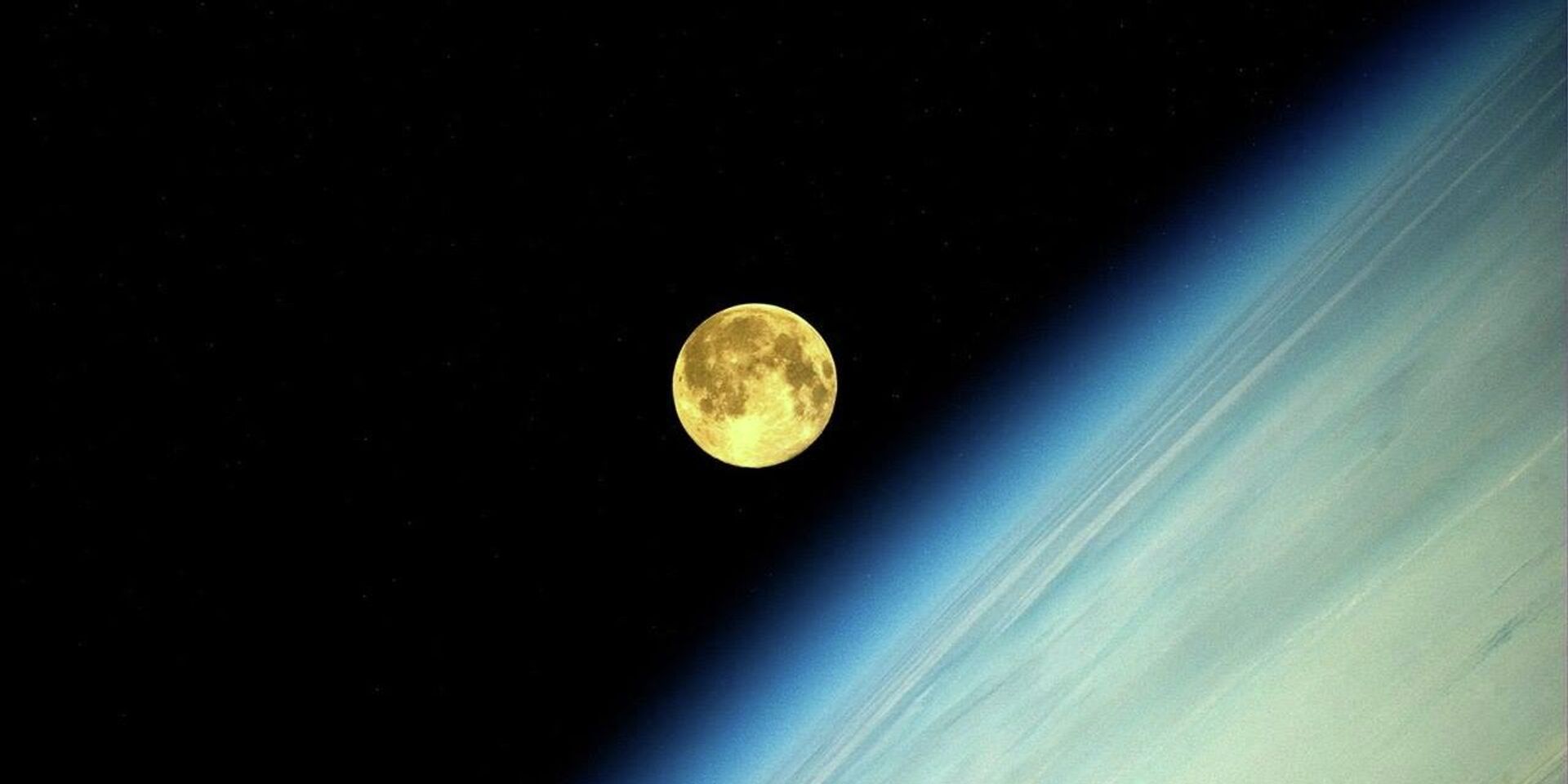 Фотография Луны во время суперлуния, сделанная космонавтом Олегом Артемьевым с МКС - ИноСМИ, 1920, 22.12.2020