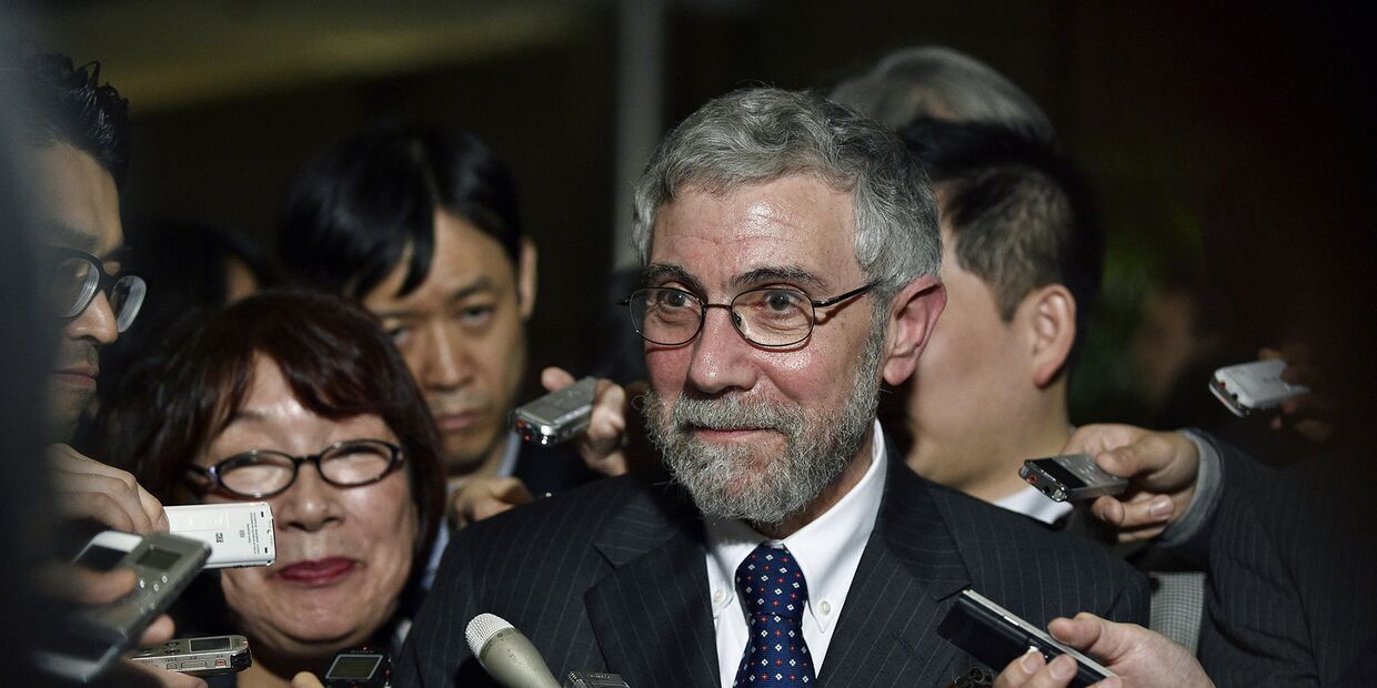 Лауреат Нобелевской премии по экономике Пол Кругман общается с журналистами