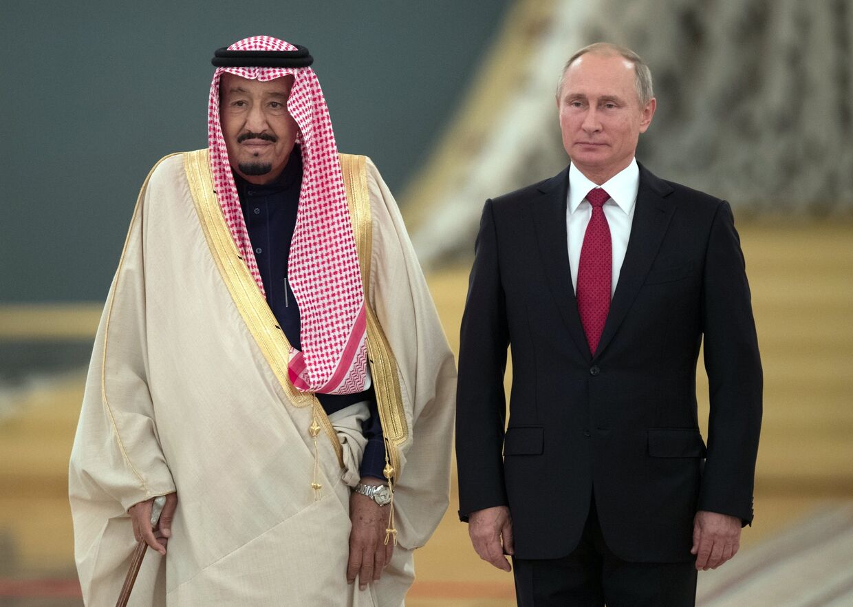 Президент РФ Владимир Путин и король Саудовской Аравии Сальман Бен Абдель Азиз Аль Сауд