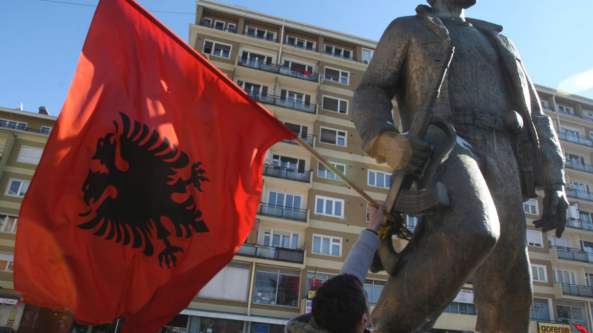 Приштина. Албанский флаг - ИноСМИ, 1920, 18.02.2024