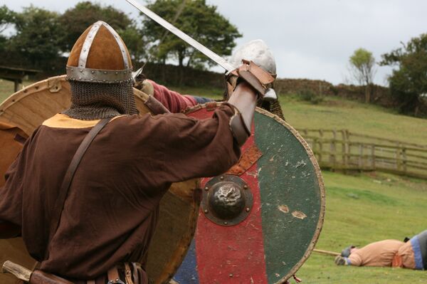 Реконструкция сражения викингов Реконструкция сражения викингов