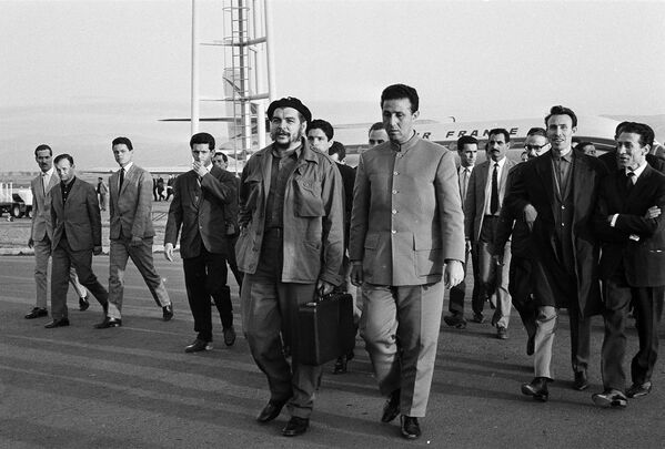 Эрнесто Че Гевара с президентом Алжира Ахмедом Бен Беллой