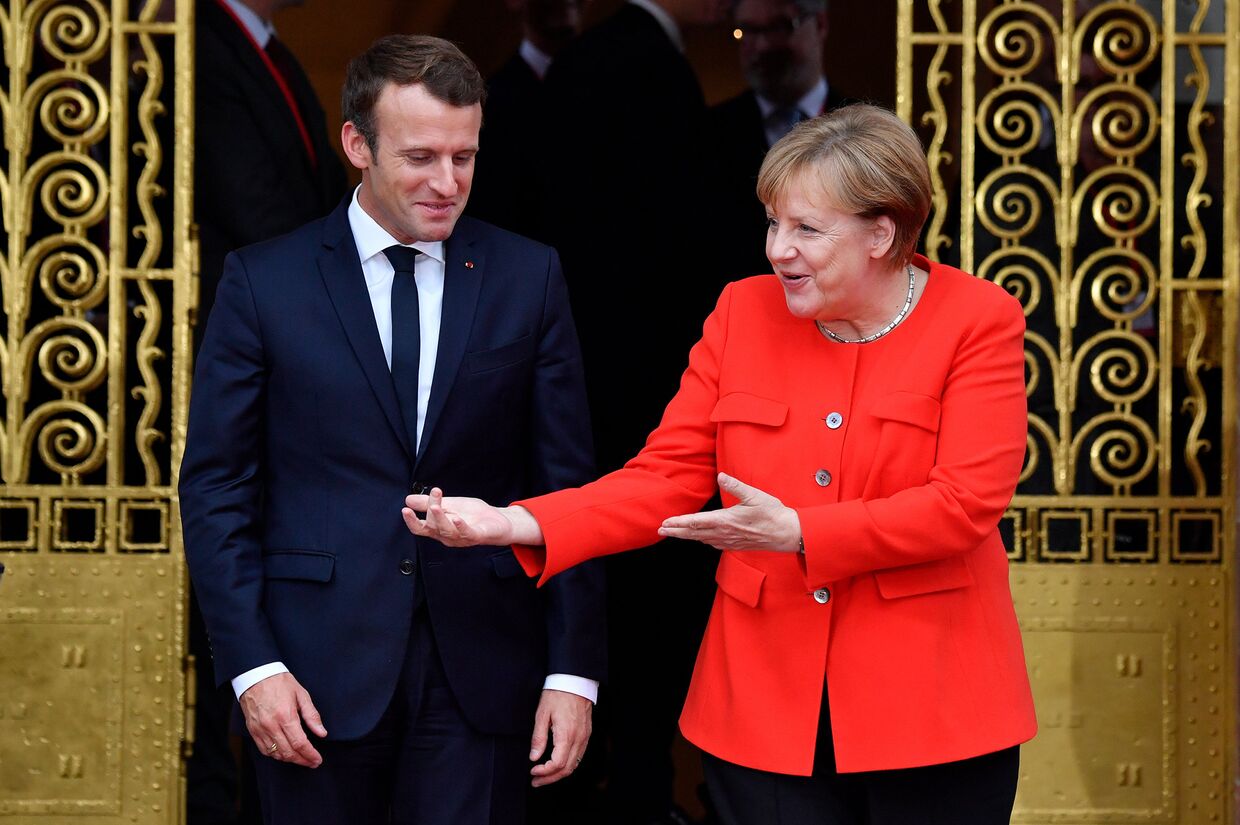 Президент Франции Эммануэль Макрон и канцлер Германии Ангела Меркель во время двусторонних переговоров во Франкфурте-на-Майне