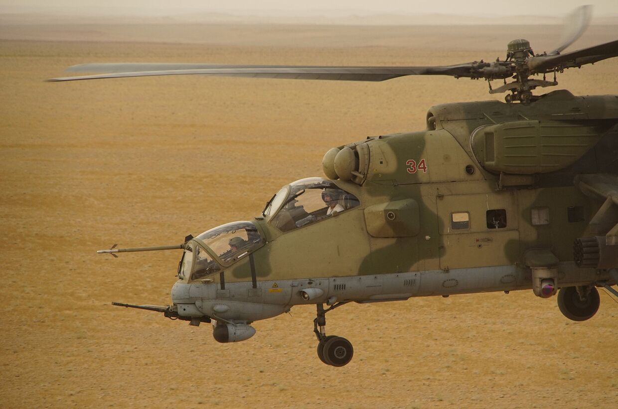 Российский военный вертолет в провинции Дейр-эз-Зор, Сирия