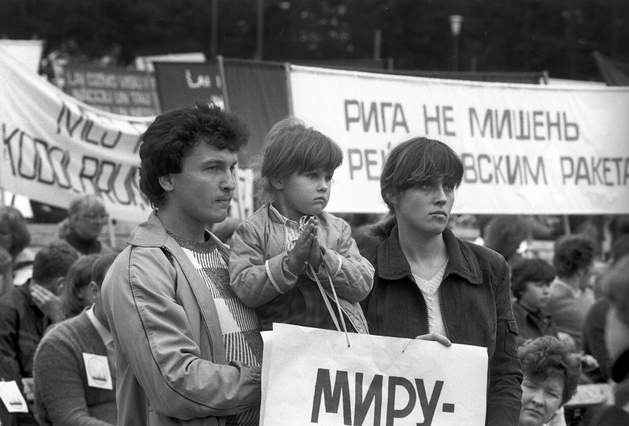 Антивоенная манифестация «Молодежь Риги против ракет НАТО» в 1983 году