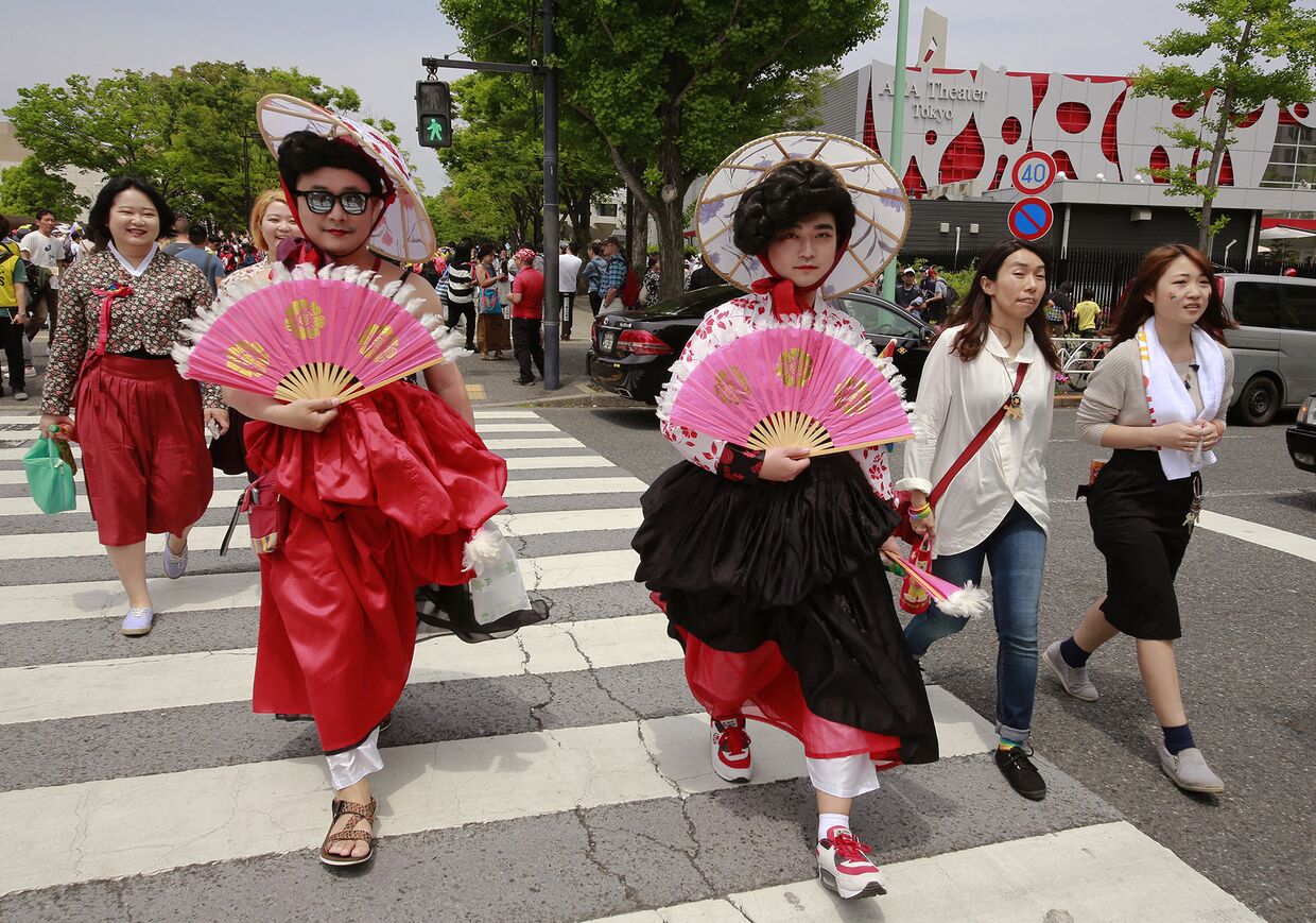 Участники ЛГБТ парада в Токио