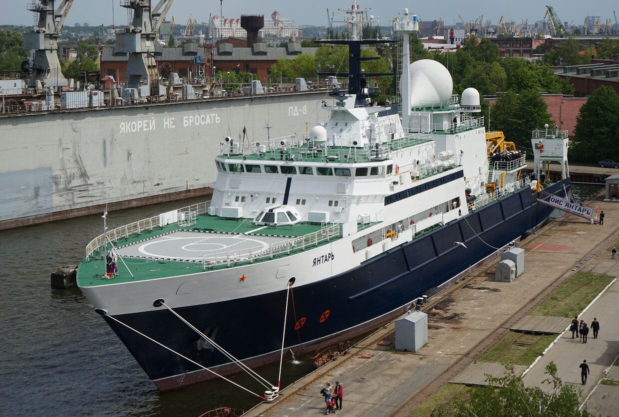 Передача океанографического судна «Янтарь» Военно-морскому флоту России