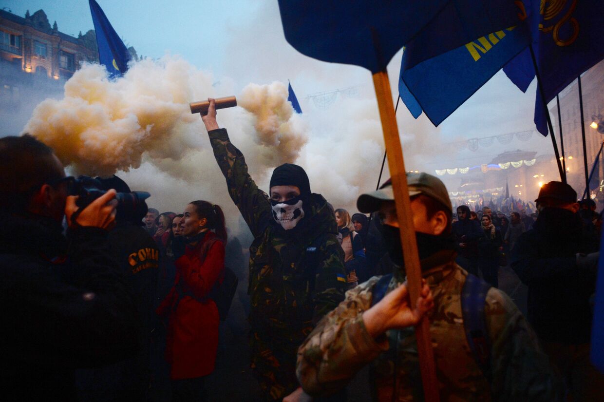 Участники марша по случаю 75-й годовщины создания Украинской повстанческой армии в Киеве, Украина. 14 октября 2017