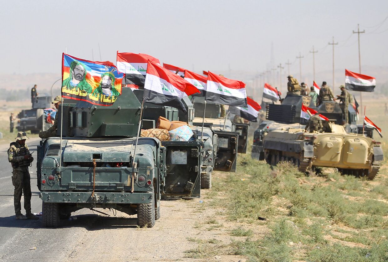 Иракские вонные продвигаться к городу Киркук в ходе операции против курдских боевиков. 16 октября 2017
