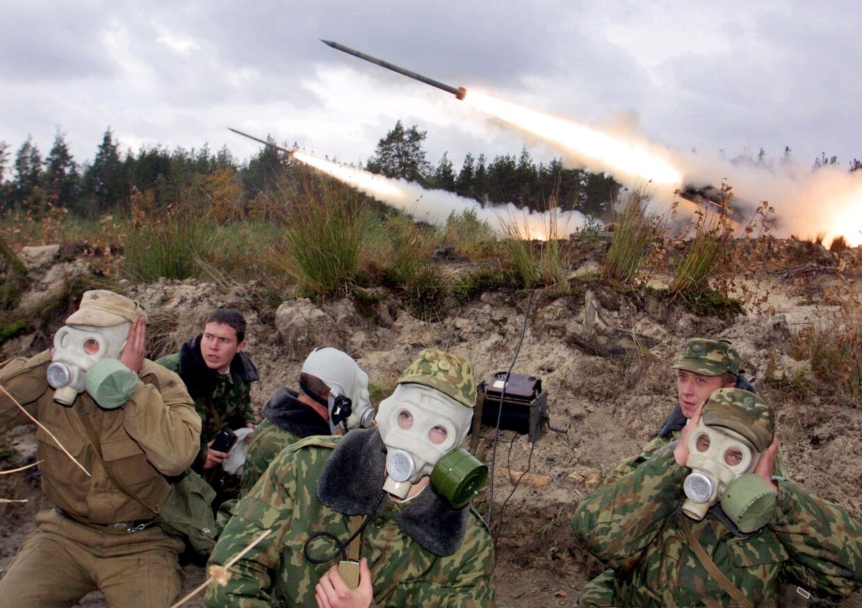 Запуск ракет «Смерч» во время совместных белорусско-российских военных учений недалеко от Минска