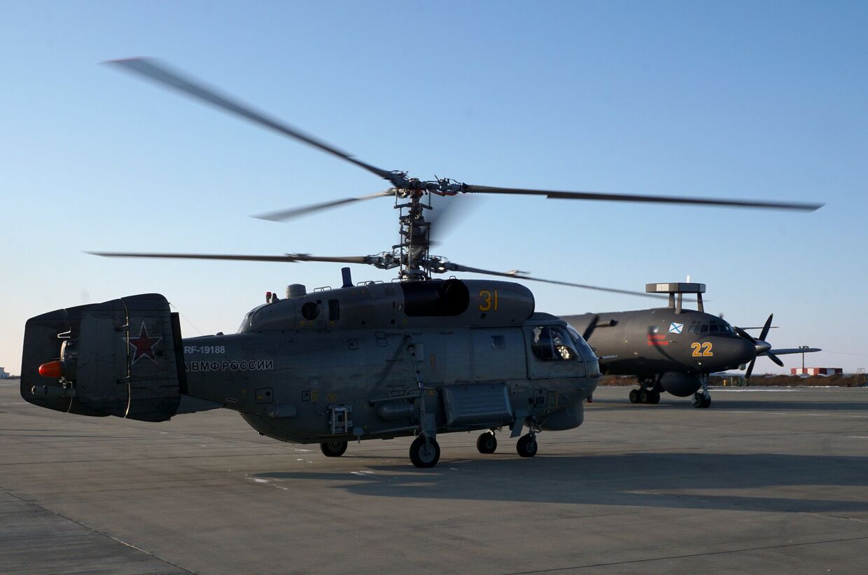 Передача нового вертолета КА-27М и самолета ИЛ-38Н Ейскому учебному центру