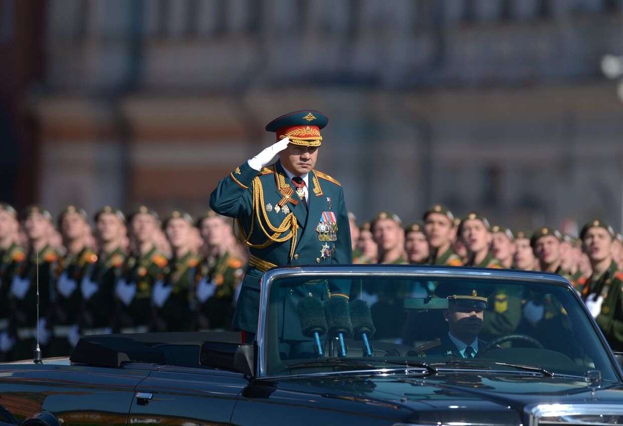 Министр обороны РФ Сергей Шойгу во время военного парада на Красной площади