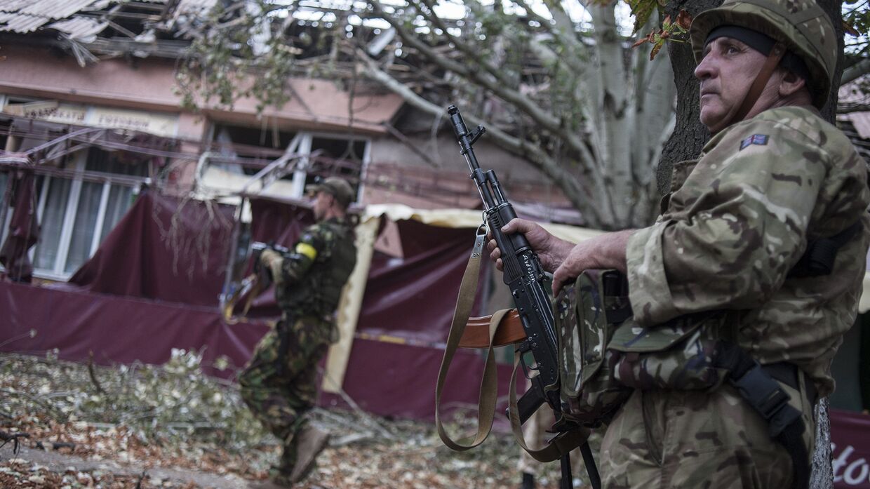 2014 год. Украинские солдаты из батальона «Донбасс» в деревне Марьинка возле Донецка.