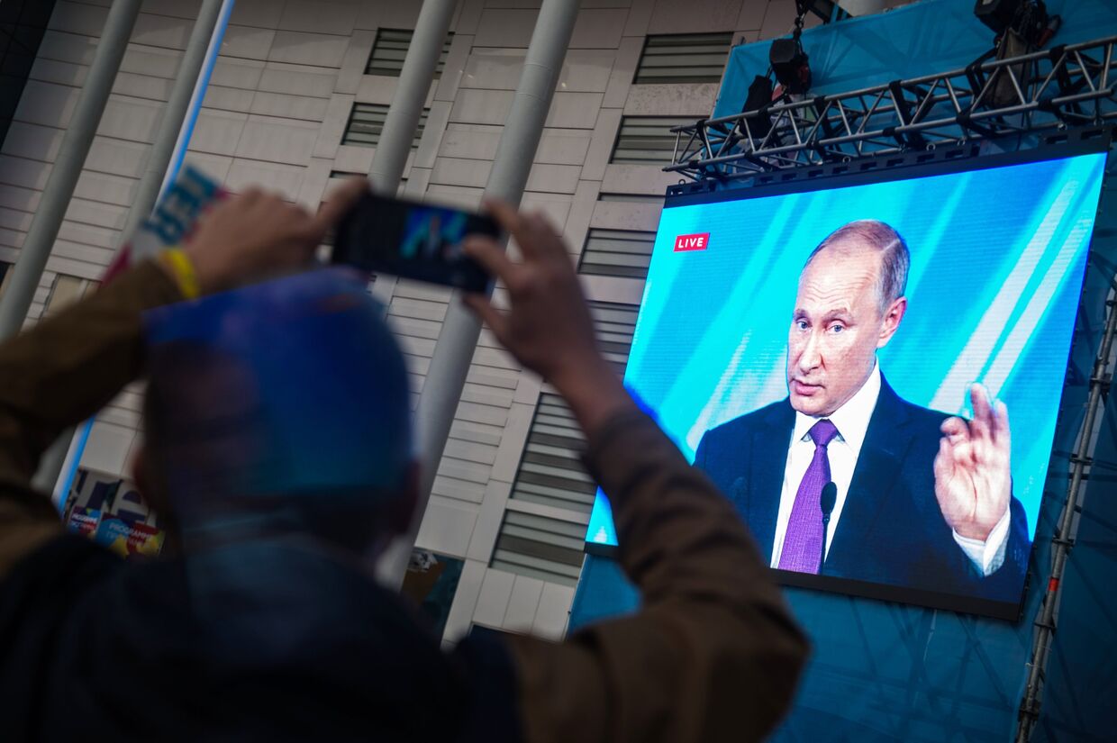 Трансляция выступления В. Путина на заседании клуба Валдай