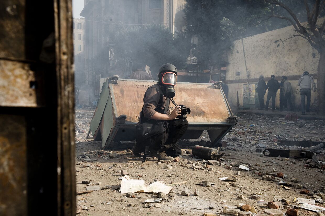 Французский фотограф Реми Ошлик освещает демонстрации в Каире