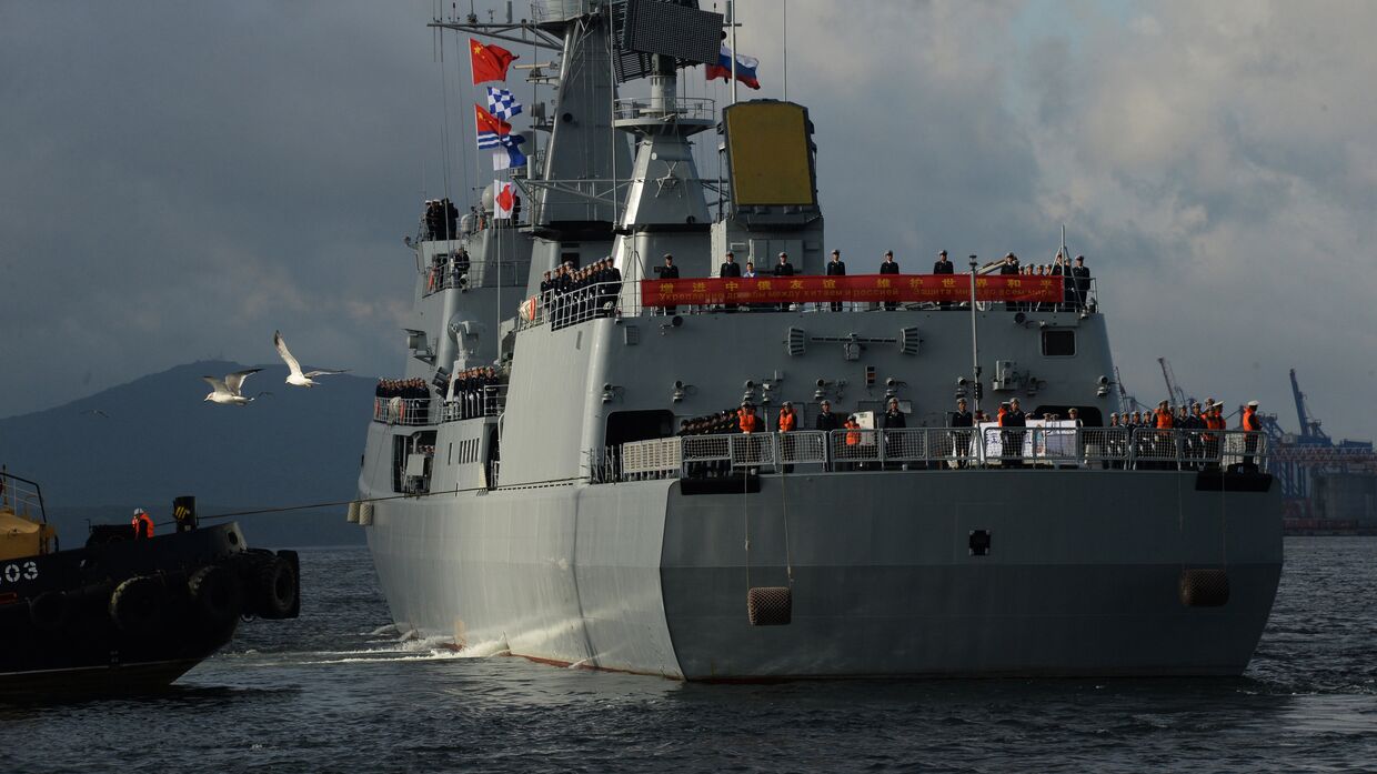 Эсминец Ши Цзячжуан во время российско-китайских военно-морских учений Морское взаимодействие - 2017. 22 сентября 2017