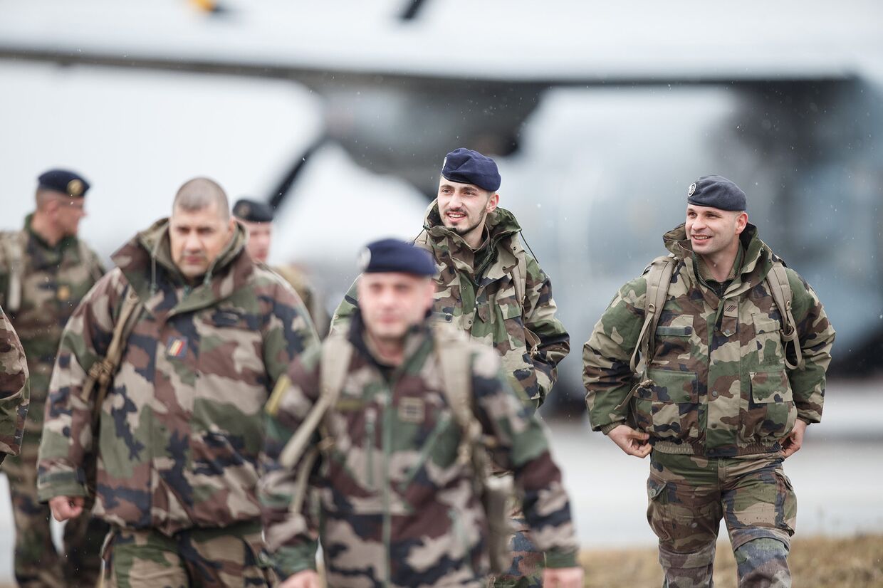 Французские солдаты прибывыли на военную авиабазу Амари в Эстонии