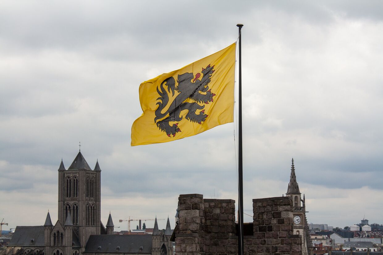 Флаг средневекового графства Фландрии в городе Гент, Бельгия