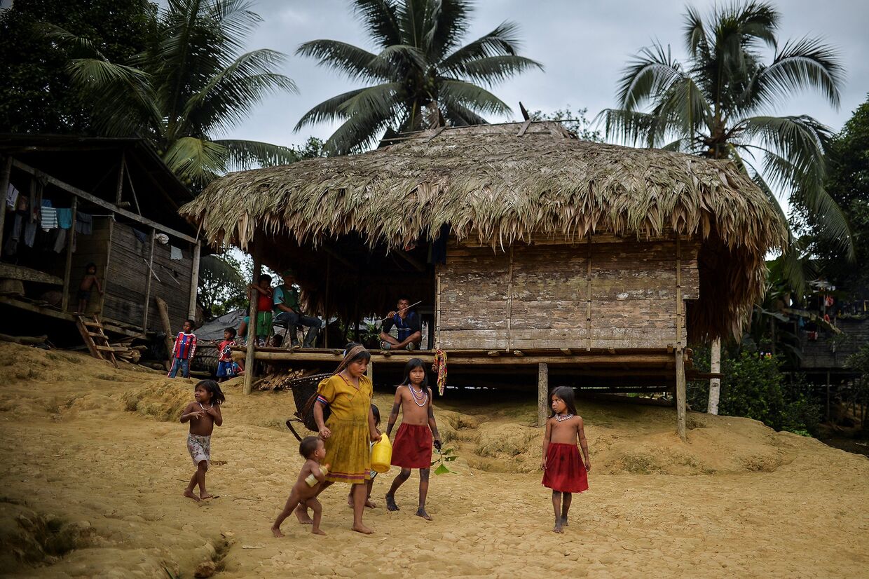 Жители деревни Пуесто-Индио в Колумбии