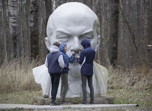 Ленин в пригороде Санкт-Петербурга