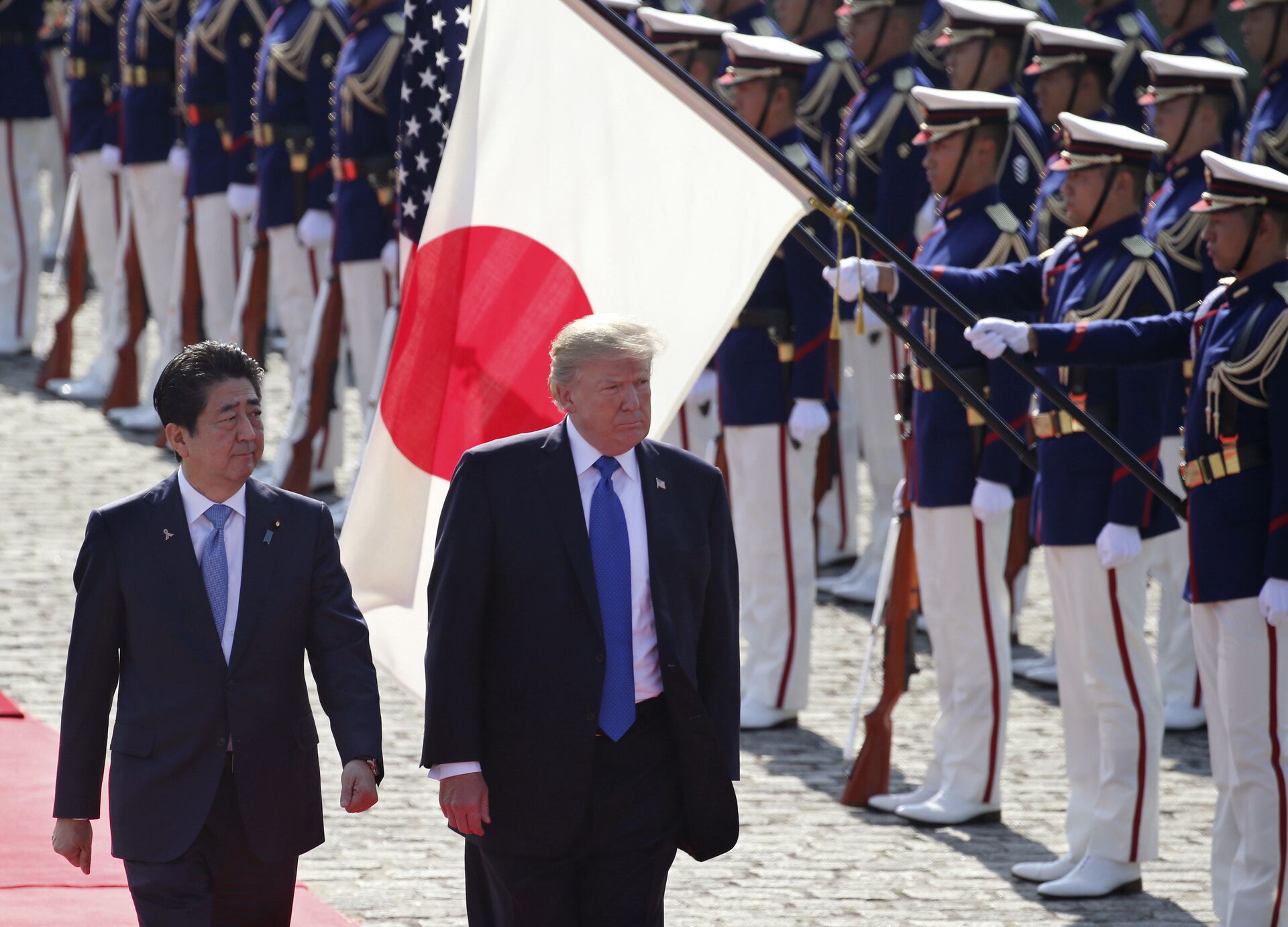 Президент США Дональд Трамп и премьер-министр Японии Синдзо Абэ в Токио, Япония. 6 ноября 2017 - ИноСМИ, 1920, 09.12.2020