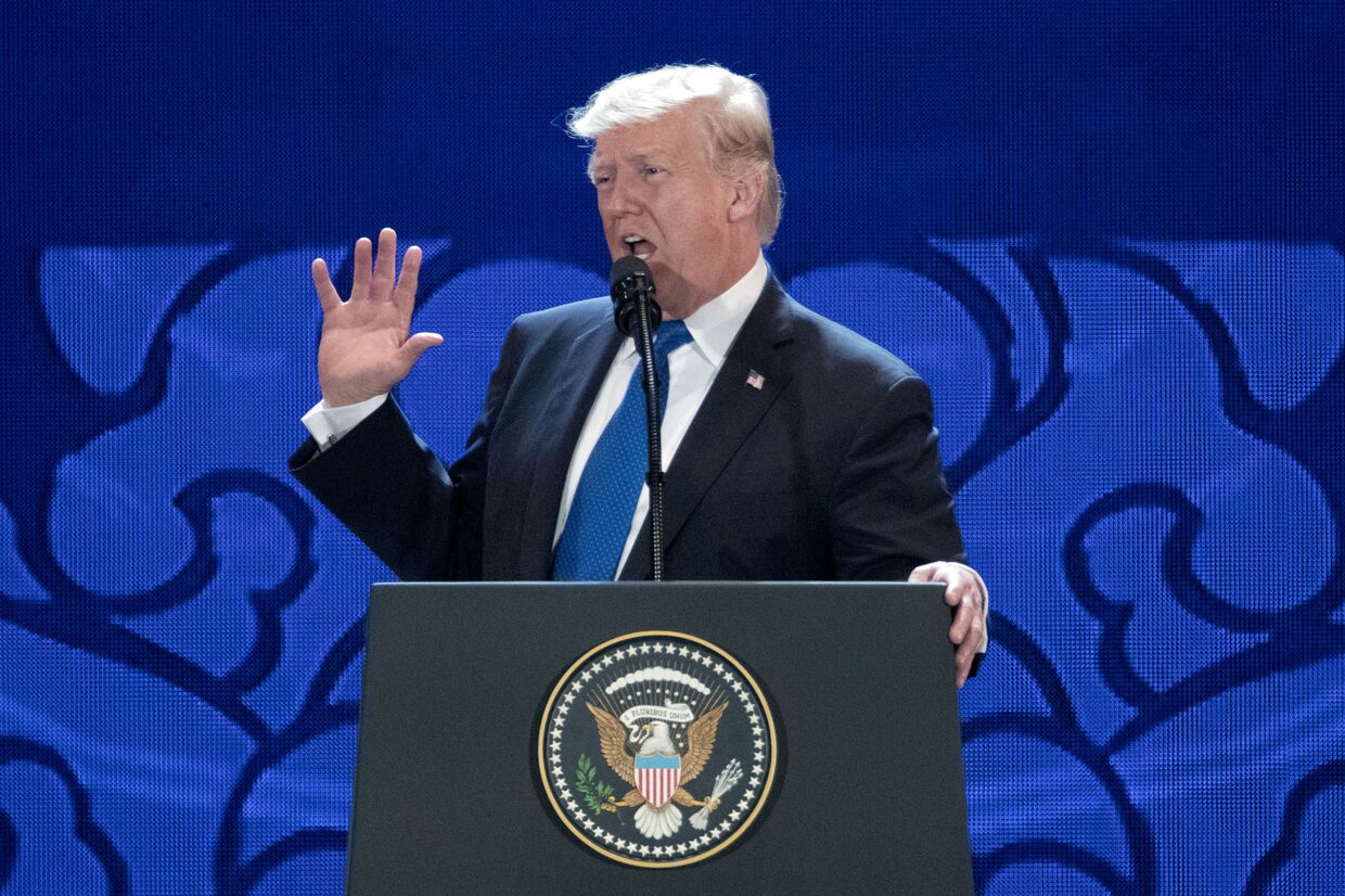 Президент США Дональд Трамп выступает на саммите глав АТЭС в Дананге, Вьетнам. 10 ноября 2017