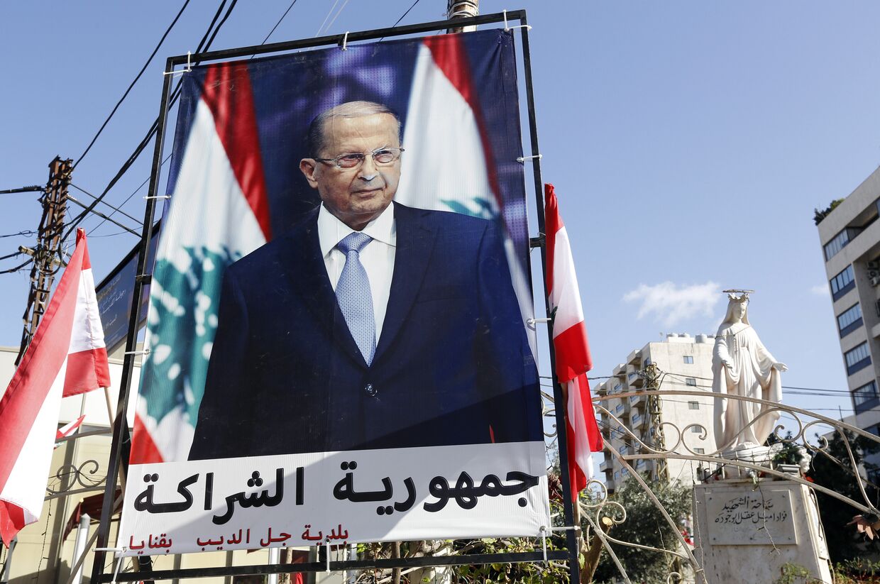 Плакат с изображением кандидата в президенты Ливана Мишеля Ауна