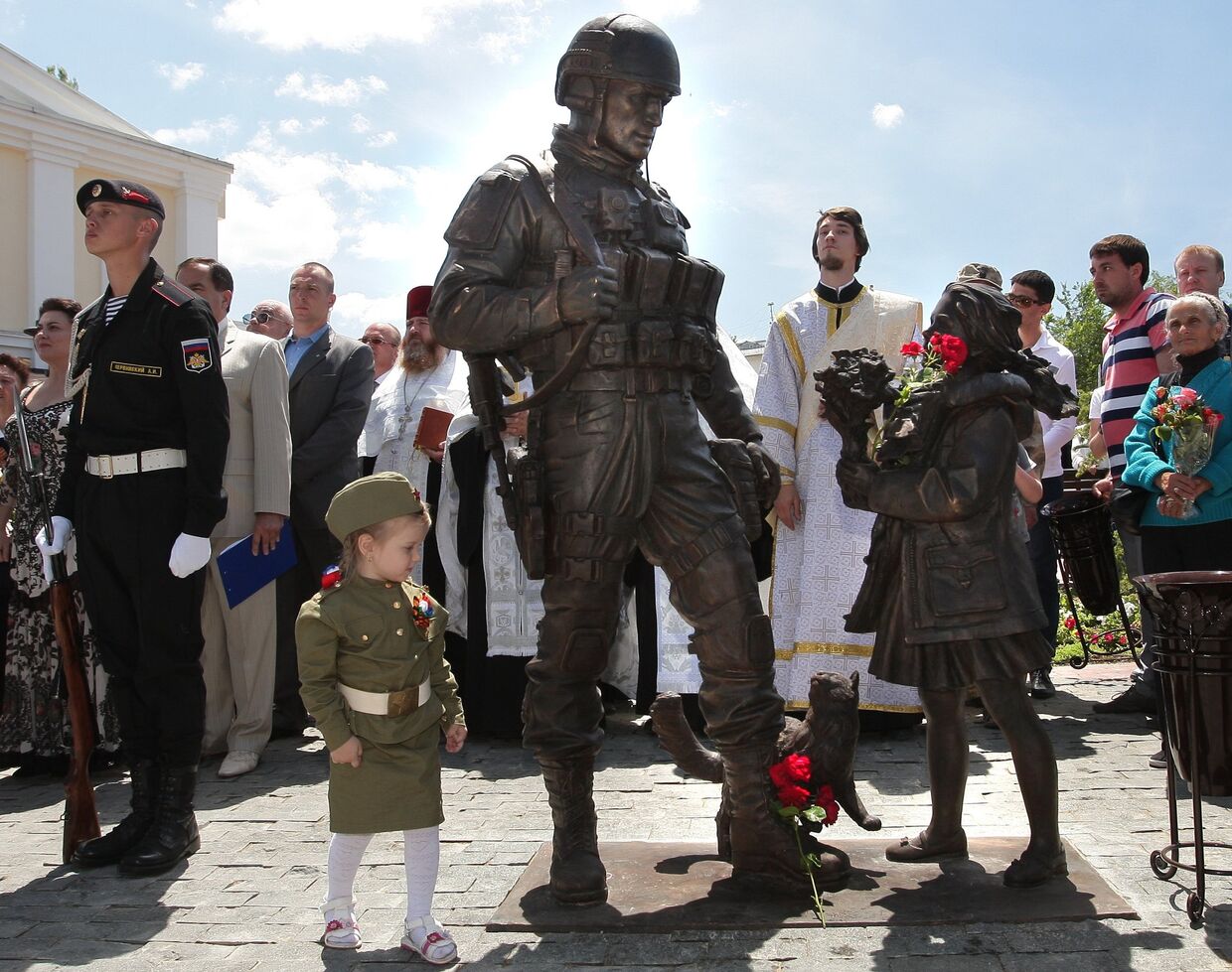 Открытие памятника Вежливым людям в Крыму