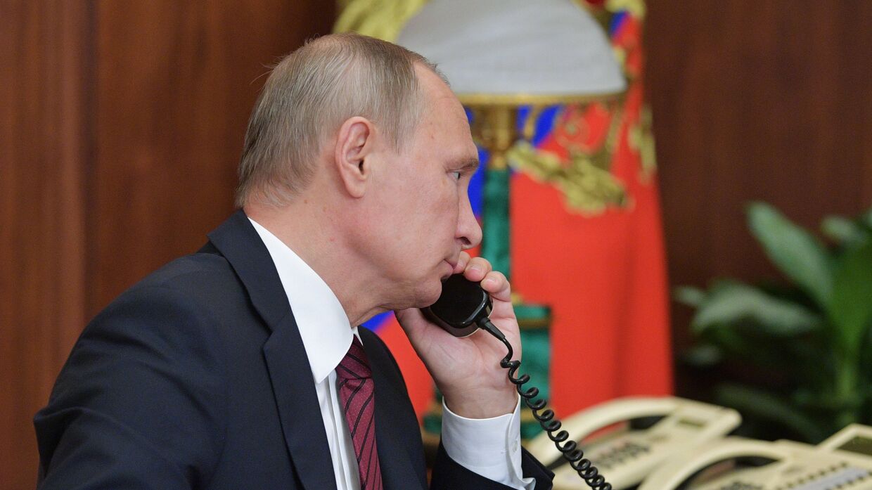 Президент РФ В. Путин провел телефонный разговор с главами ДНР А. Захарченко и ЛНР И. Плотницким