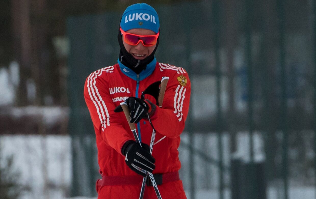 Александр Большунов на тренировке сборной России по лыжным гонкам