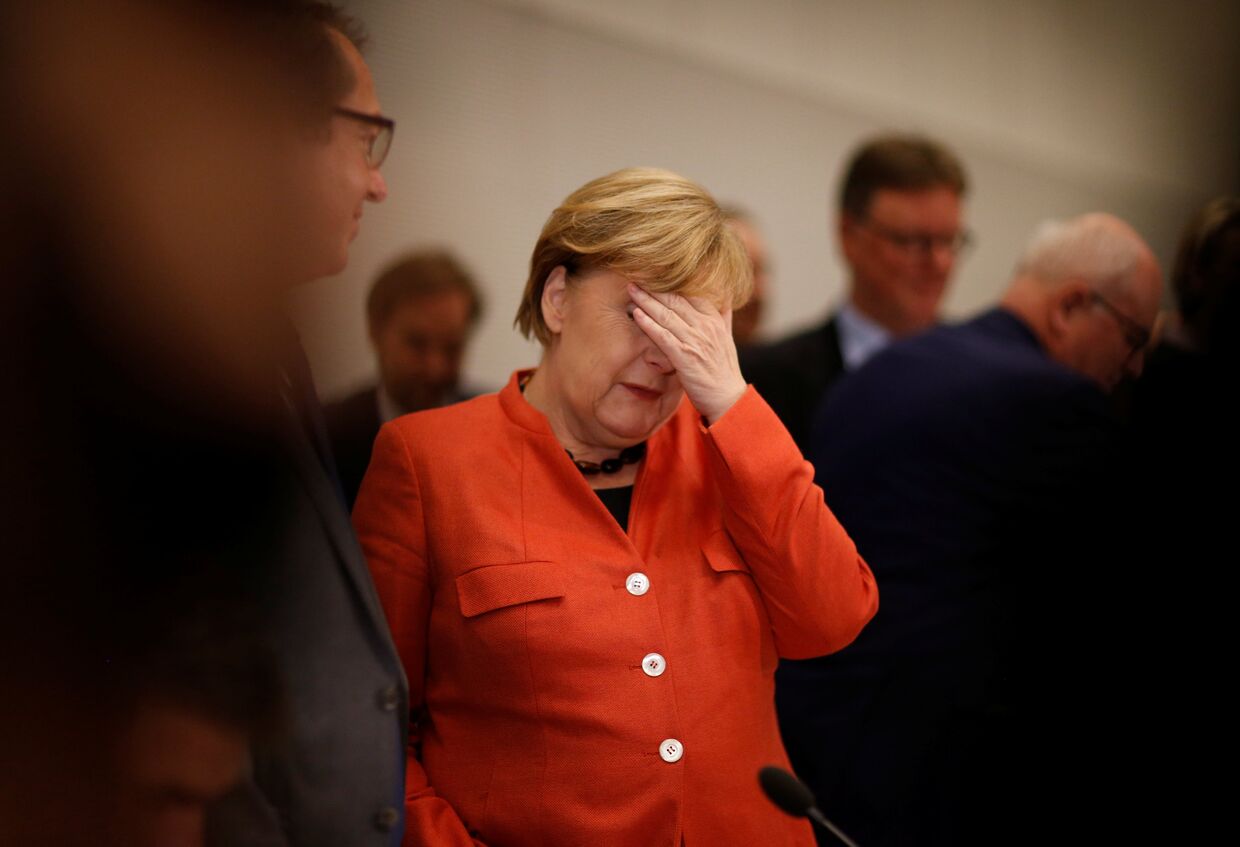 Ангела Меркель во время заседания парламентского блока ХДС/ХСС в бундестаге. 20 ноября 2017
