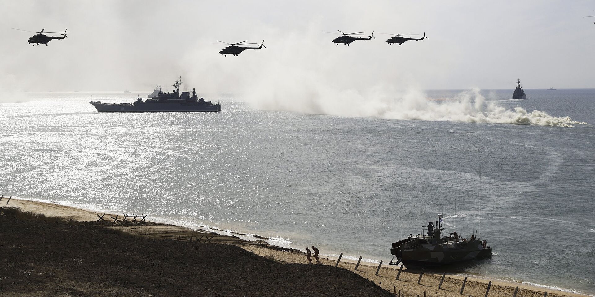 "Это президент, который больше всех интересовался этой темой": Эммануэль Макрон в тени секретных служб