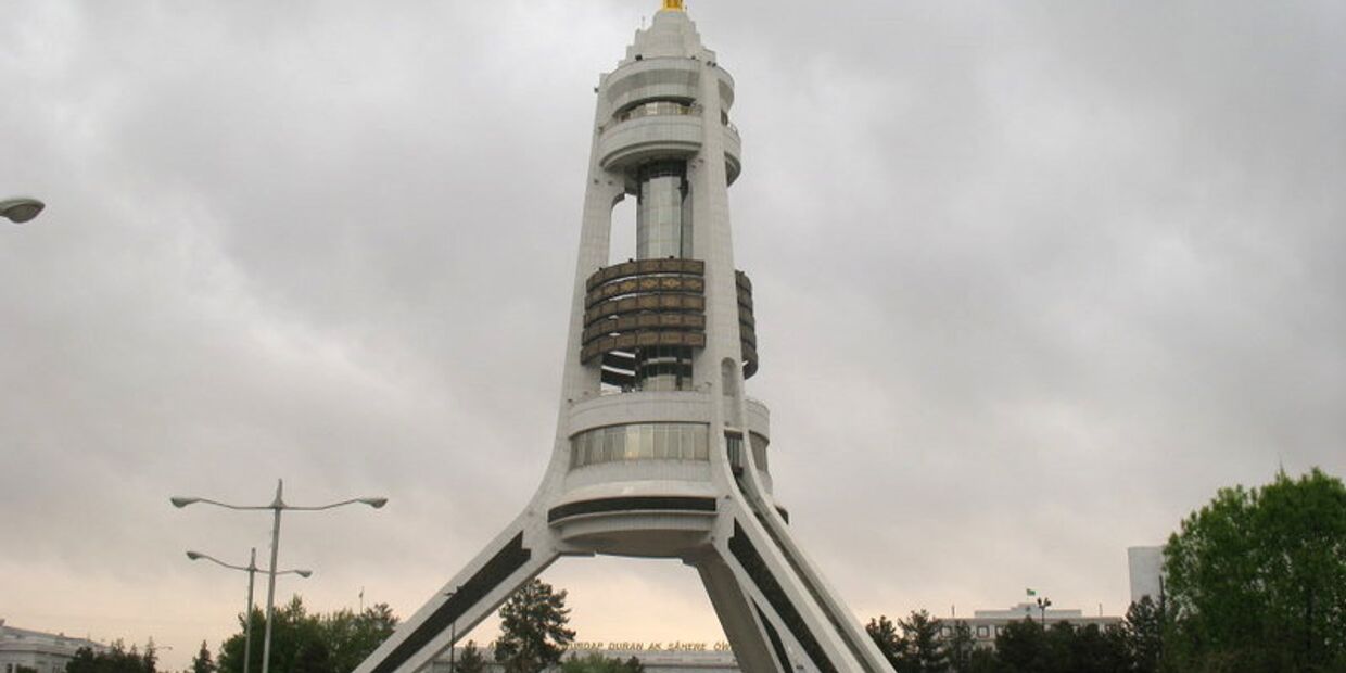 Монумент Туркменбаши в Ашхабаде